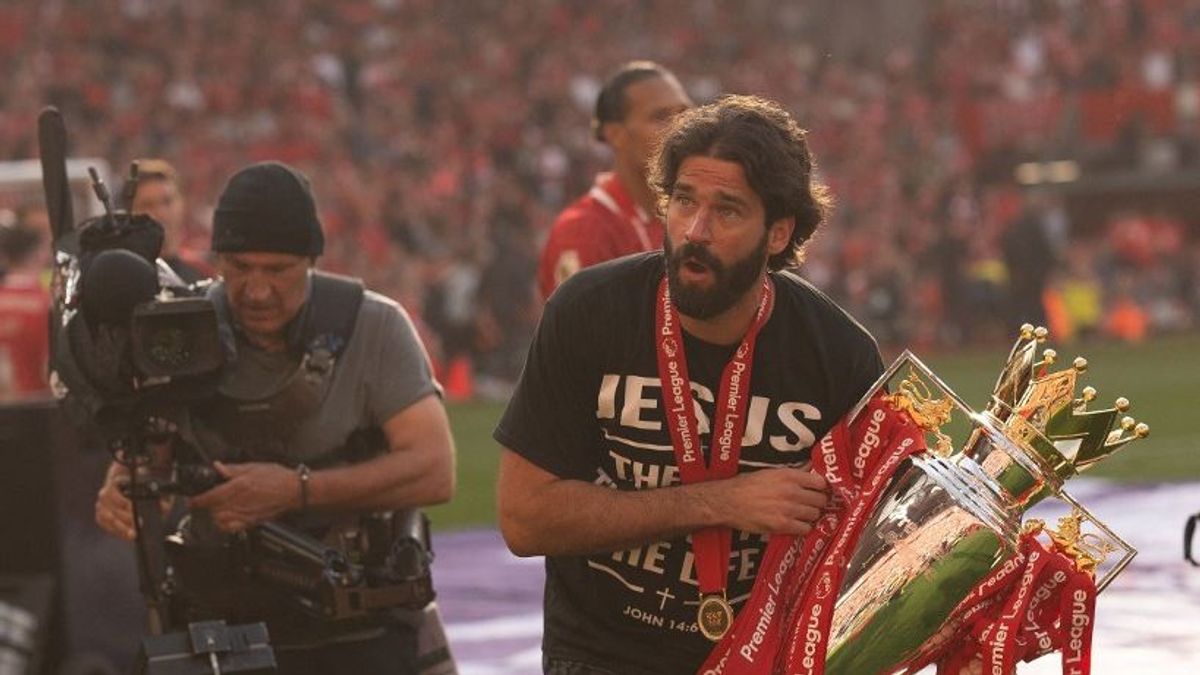 A Liverpool sztárja nem vette fel a bajnok pólót, inkább Jézussal ünnepelt
