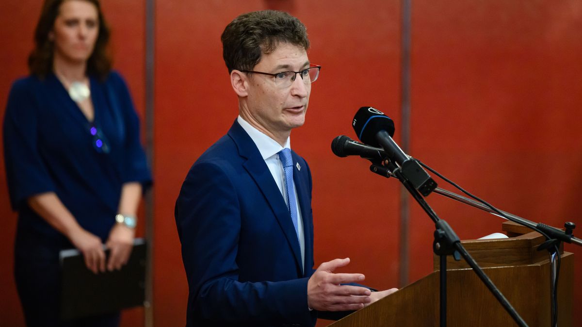 Szubkontra, sőt személyeskedés: elmérgesedő vita Fehérvár polgármestere és a klubtulajdonos között
