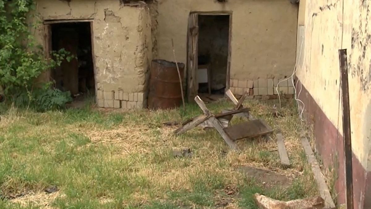 Berobbant a benzines kanna egy tizenegy éves kisfiú kezében