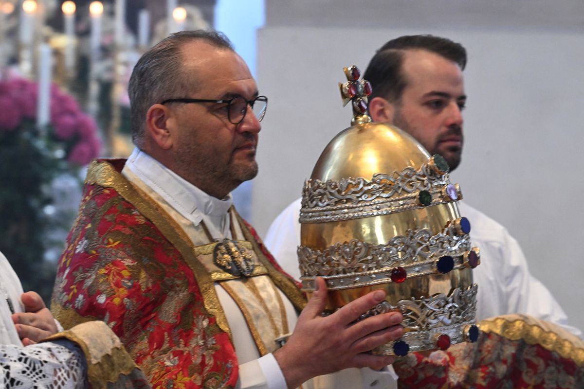 Pápai tiara