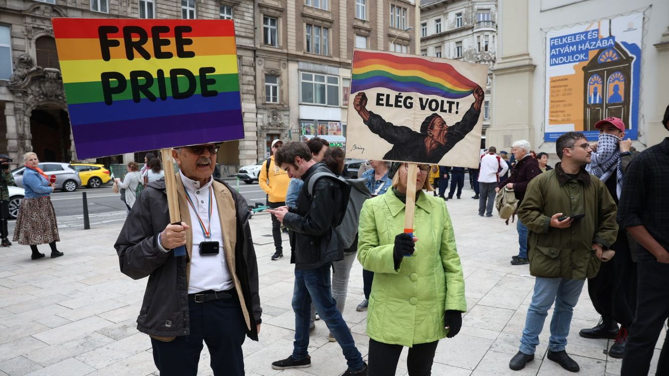 Hadházy tüntetés

Borítókép: Hadházy Pride-párti tüntetése (Fotó: Hatlaczki Balázs)