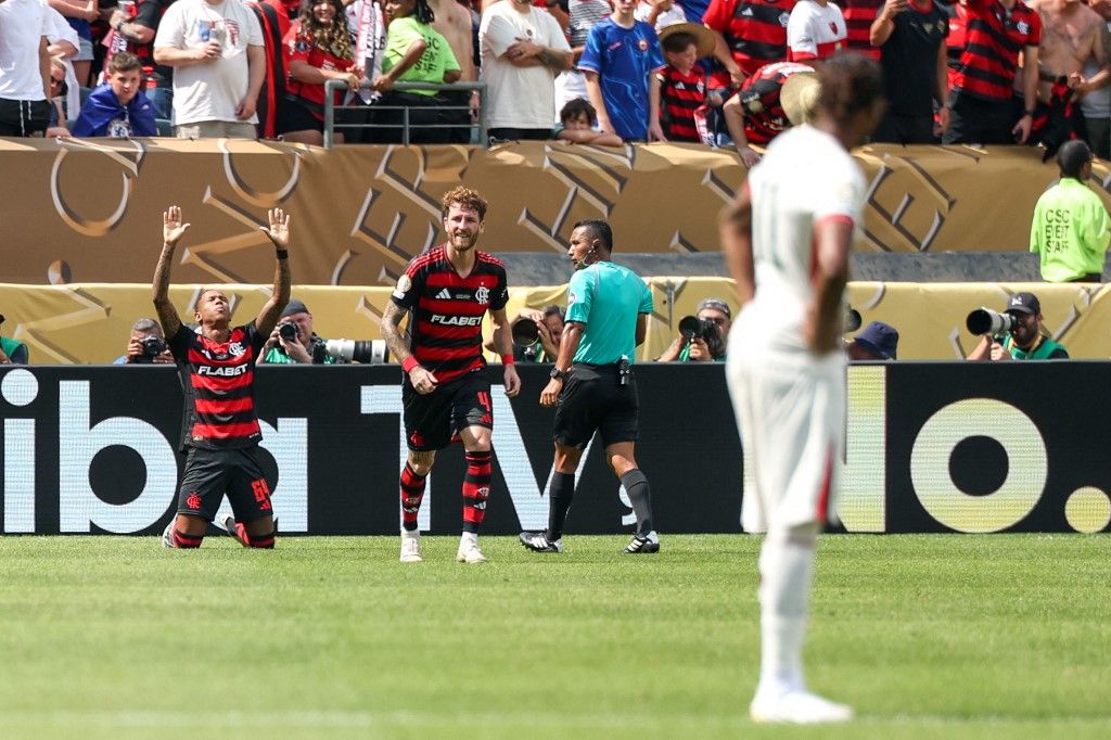 Wallace Yan of Flamengo during FIFA Club World Cup match between Flamengo and Chelsea at Lincoln Financial Field in Philadelphia, United States, on Friday, 20th. (Photo by William Volcov / Brazil Photo Press via AFP)