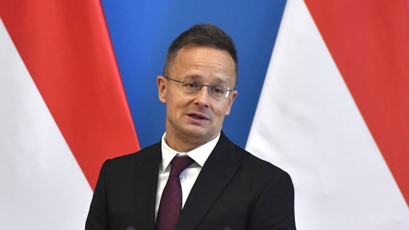 Szijjártó Péter külgazdasági és külügyminiszter a Christian Hafeneckerrel, az Osztrák Szabadságpárt főtitkával a tárgyalásuk után tartott közös sajtótájékoztatón 2025. május 30-án (Fotó: MTI/Soós Lajos)