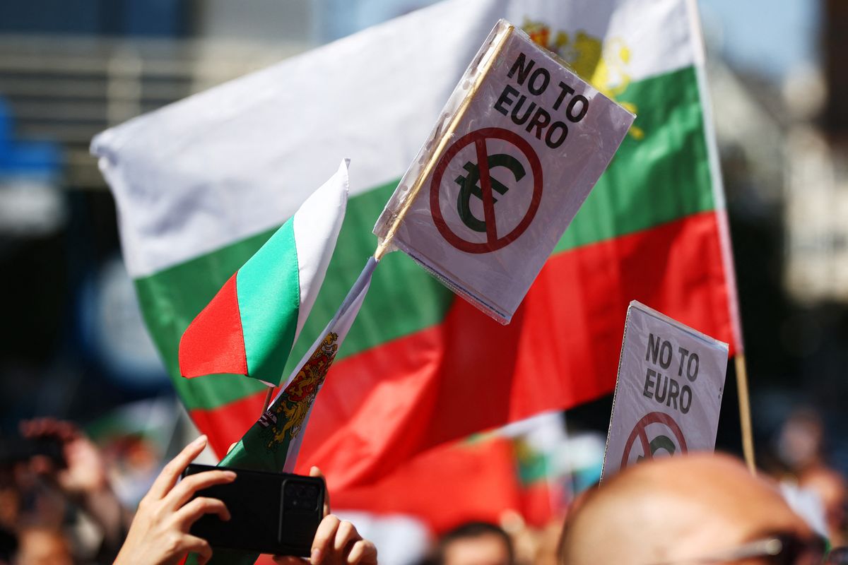 Bulgáriának elege lett, tüntetéshullámmal tiltakoznak az euró bevezetése ellen a hét végén