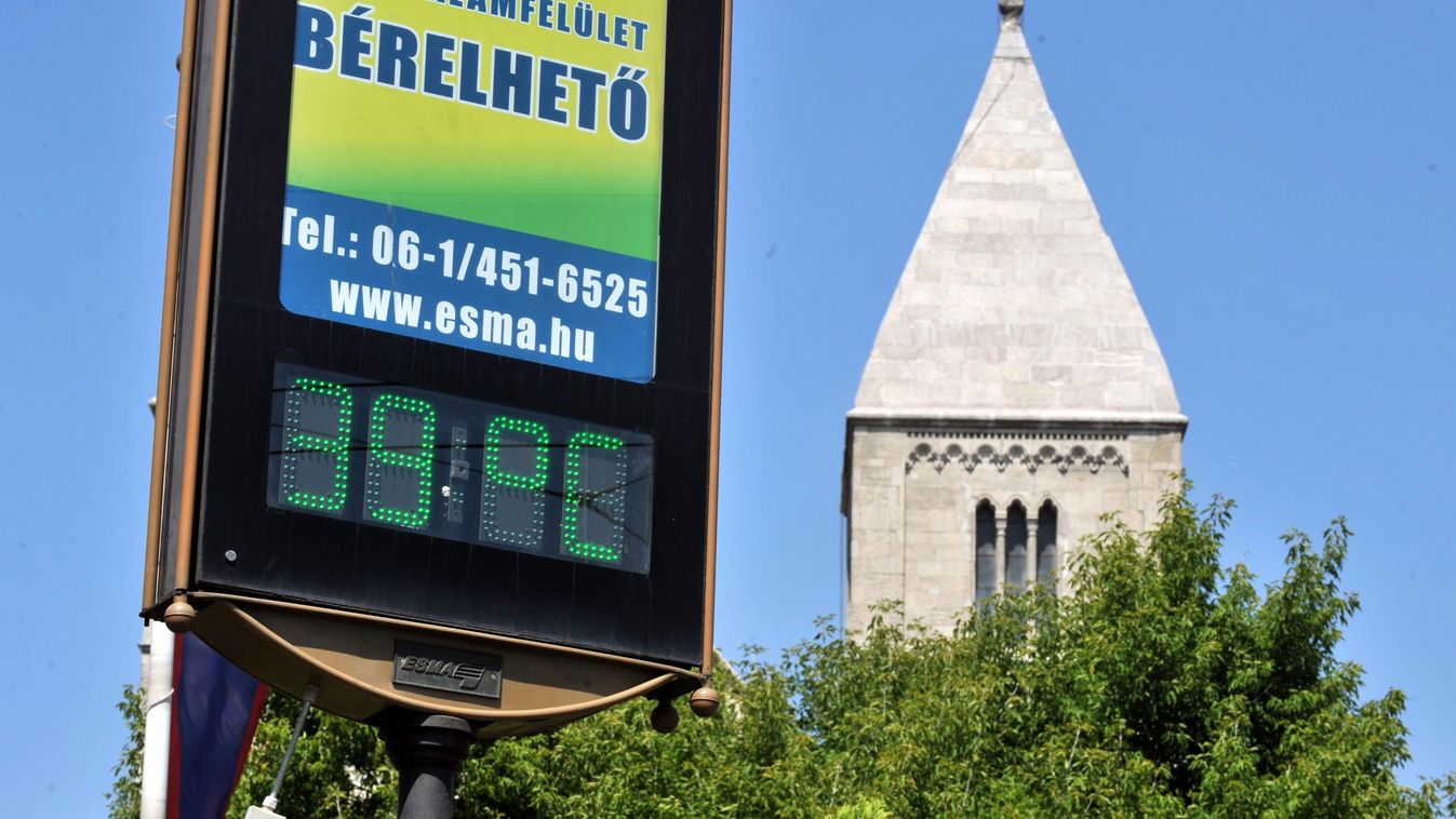 Budapest, 2011. július 9.
A tűző napsütésben álló digitális hőmérő 39 Celsius-fokot mutat a Lehel térnél. Megdőlt a budapesti, 84 éves napi melegrekord. Az eddigi fővárosi rekord 35,2 fok volt, de délután Újpesten 35,8 fokot mértek, és az értékek még tová