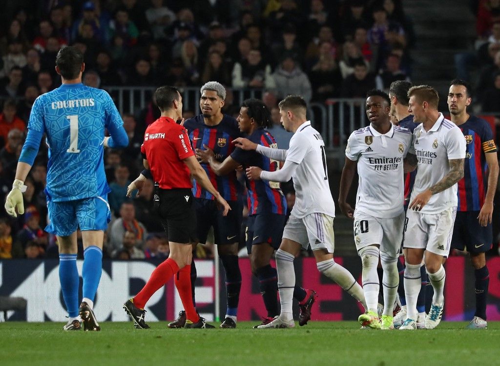 Barcelona, Real Madrid, Hansi Flick, Toni Kroos, Ronald Araujo, Jules Kounde, Federico Valverde, and Vinicius Junior are playing in the match between FC Barcelona and Real Madrid CF, corresponding to the second leg of the Copa del Rey Semi-Finals, at the Spotify Camp Nou Stadium in Barcelona, on April 5th, 2023. (Photo by Joan Valls/Urbanandsport/NurPhoto) (Photo by Urbanandsport / NurPhoto via AFP)