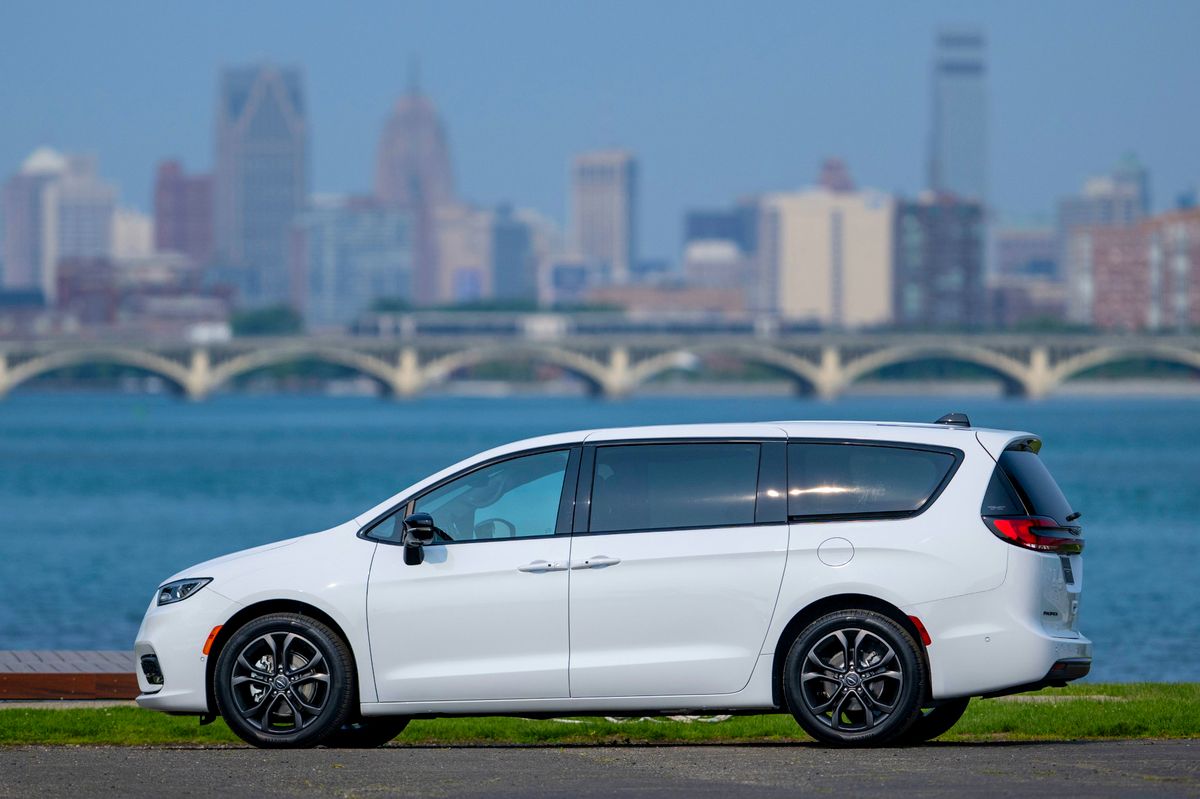 2026 Chrysler Pacifica 100th Anniversary Edition