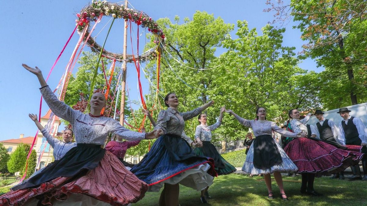Pünkösd üzenete túlmutat a vallási hagyományokon
