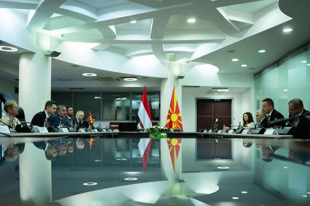 Szijjártó Péter szerint Brüsszel kétszínű játékot játszik
