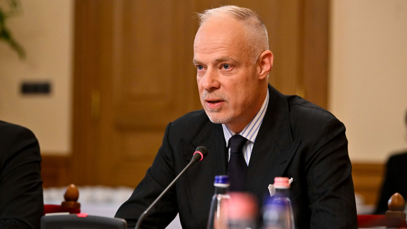 Az Országgyűlés honvédelmi és rendészeti bizottságának ülése

MTI Fotószerkesztõség
Purger Tamás