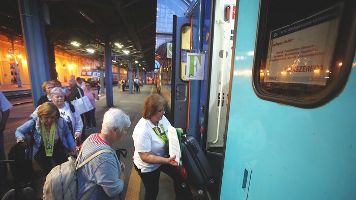 20250605 budapest keleti pu boldogasszony zarandokvonat elindul csiksomlyora havran zoltan magyar nemzet