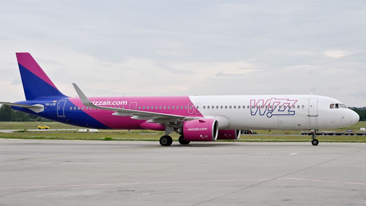 Dubajban hagyta magyar utasait a Wizz Air, a fővárosi kormányhivatal vizsgálatot indított