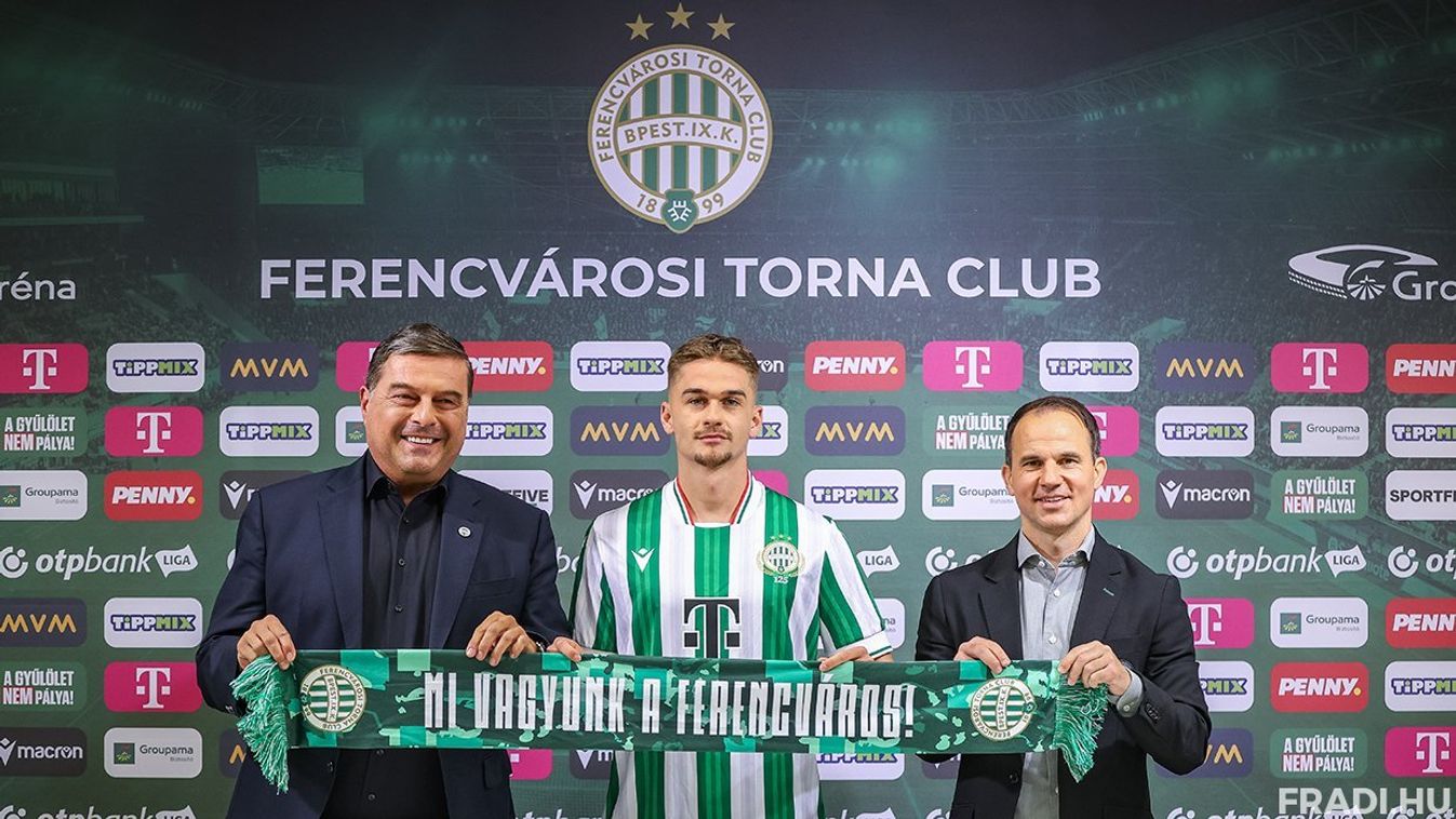Orosz Pál, Nagy Barnabás és Hajnal Tamás közös képe a játékos szerződtetésekor