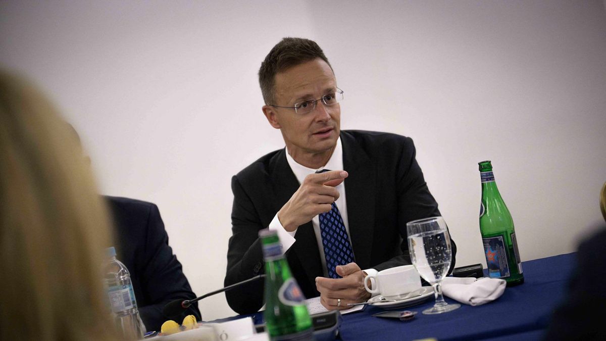 Szijjártó Péter elutasítja a külföldi beavatkozást