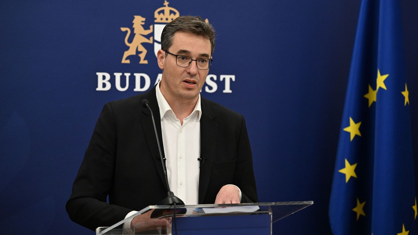 Budapest, 2025. május 29.
Karácsony Gergely főpolgármester rendkívüli sajtótájékoztatót tart a Főpolgármesteri Hivatal sajtótermében 2025. május 29-én. A főváros a likviditás megőrzése érdekében leállította a Budapesti Közművek, a Budapesti Közlekedési Kö