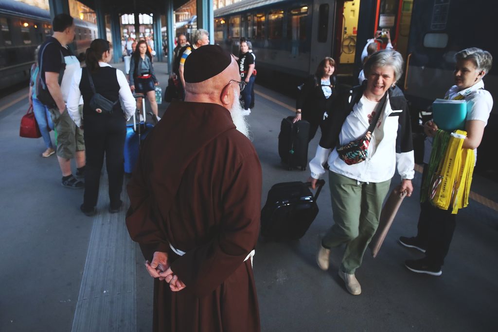 20250605 budapest keleti pu boldogasszony zarandokvonat elindul csiksomlyora havran zoltan magyar nemzet