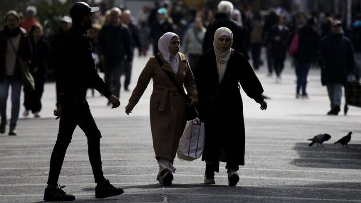 Vienna Struggles as Refugee Payouts Soar