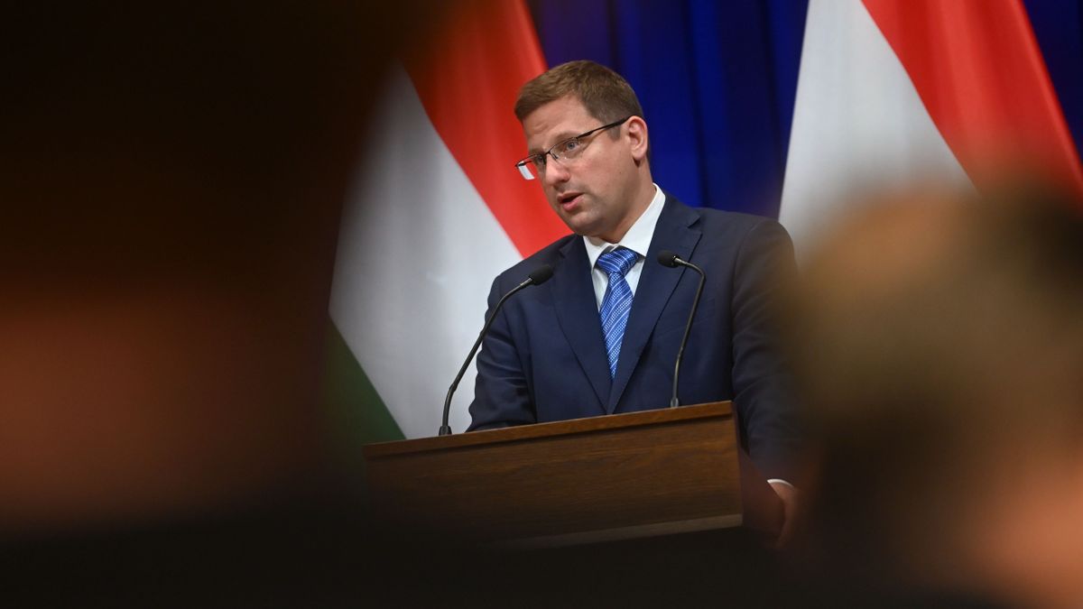 Budapest, 2025. június 18.
Gulyás Gergely, a Miniszterelnökséget vezető miniszter a Kormányinfó sajtótájékoztatón a Karmelita kolostorban 2025. június 18-án.
MTI/Balogh Zoltán