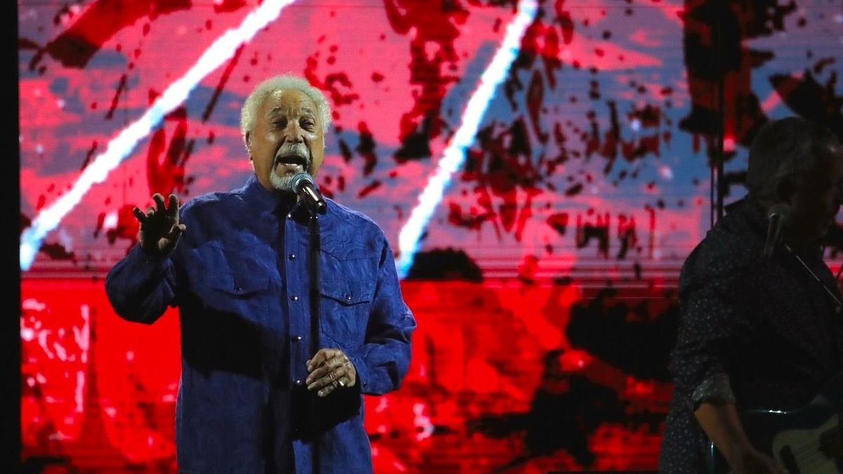 Tom Jones budapesti koncertje a klasszikus előadó-művészet diadala volt + galéria