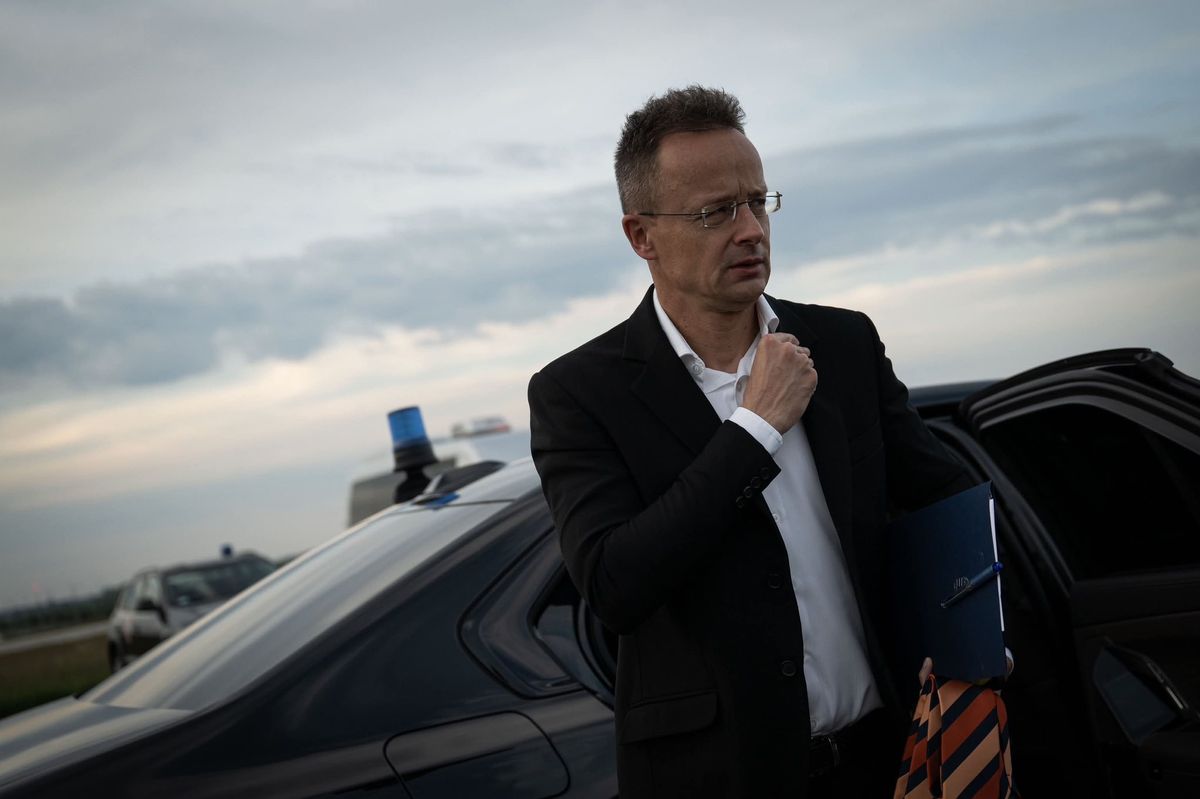 Szijjártó Péter szerint a lengyel patrióta győzelem új esélyt ad a magyar-lengyel kapcsolatok és a visegrádi együttműködés helyreállítására.