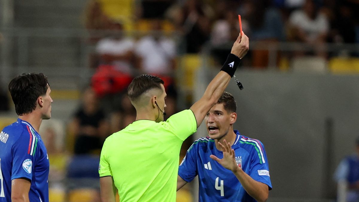 Óriási botrány az Eb-n, a stadionbeli hangulatra hivatkozott a pórul járt csapat edzője