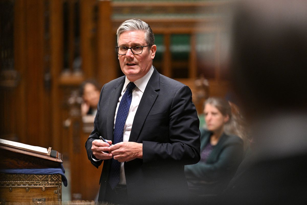 Starmer ismét meghátrált saját pártjának nyomására. A brit miniszterelnök hatalma megrendült, miután újabb reformterv bukott el.