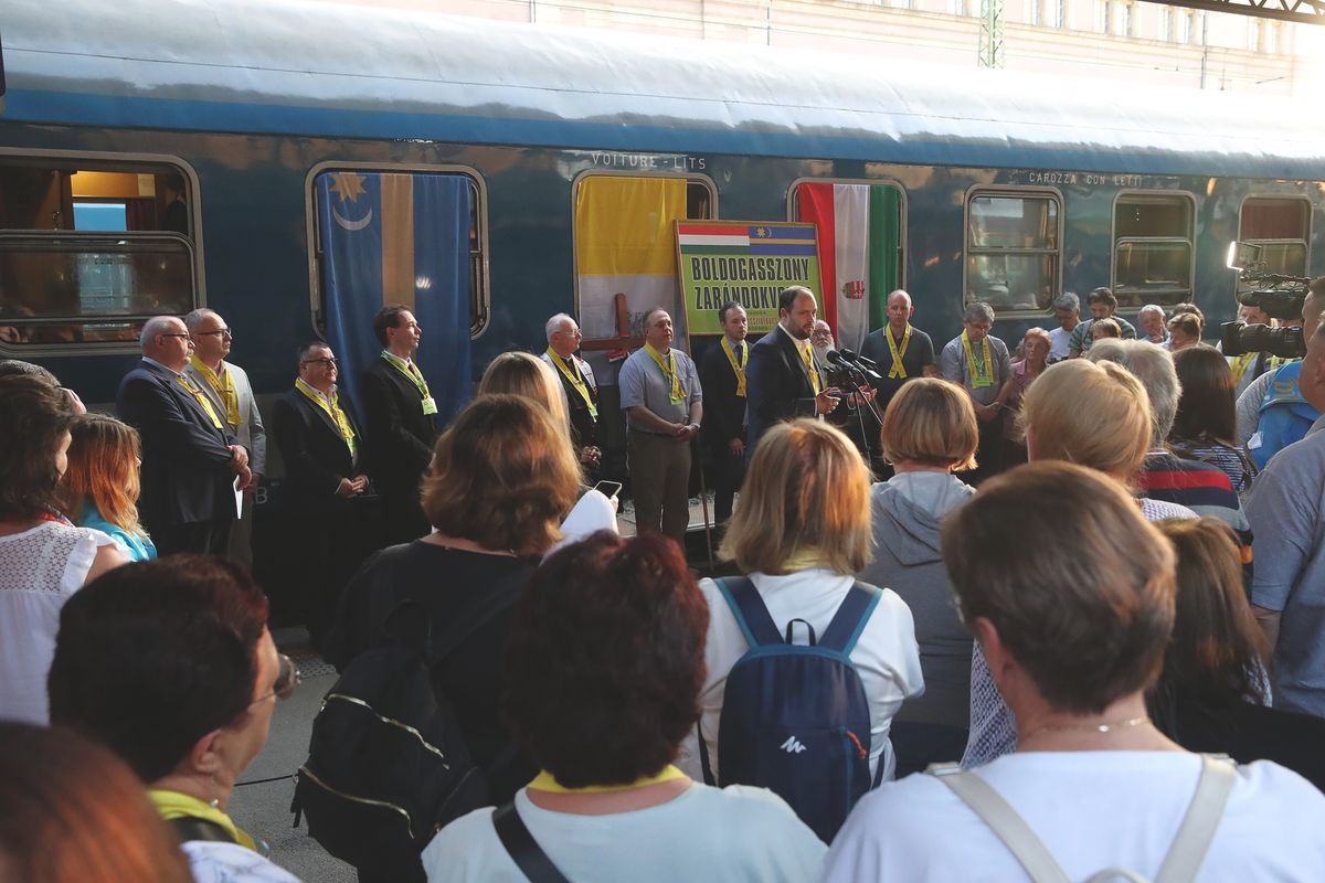 20250605 budapest keleti pu boldogasszony zarandokvonat elindul csiksomlyora havran zoltan magyar nemzet