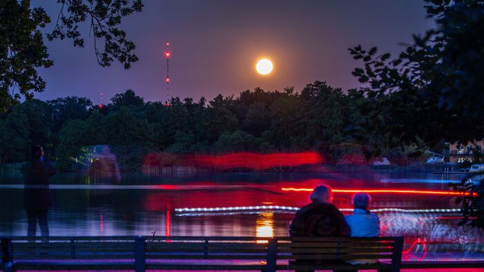 Romantikus pillanatok az eperhold fényében