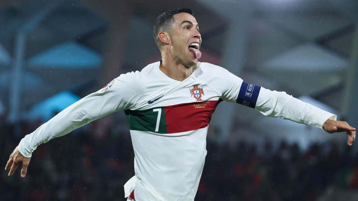 Gigantikus fizetés óriási bónusszal: ezek Cristiano Ronaldo új szerződésének részletei