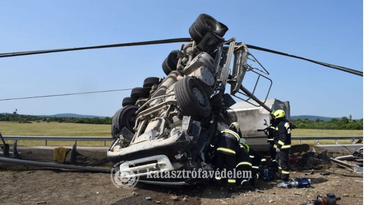 Szívszorító: kiderült, ki halt meg a 8-as főúton történt tragikus balesetben