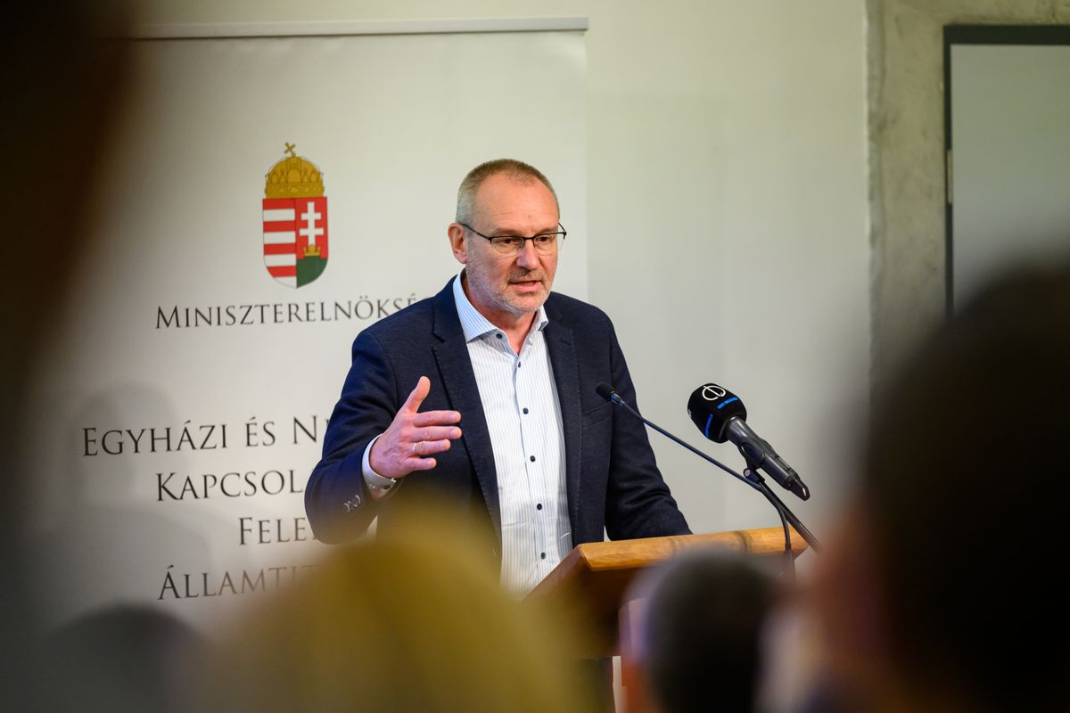 Tihany, 2025. június 4.
Zsigó Róbert, a Kulturális és Innovációs Minisztérium parlamenti államtitkára beszédet mond az Élet-Szolgálat című egyházi konferencián Tihanyban 2025. június 4-én.
MTI/Vasvári Tamás
