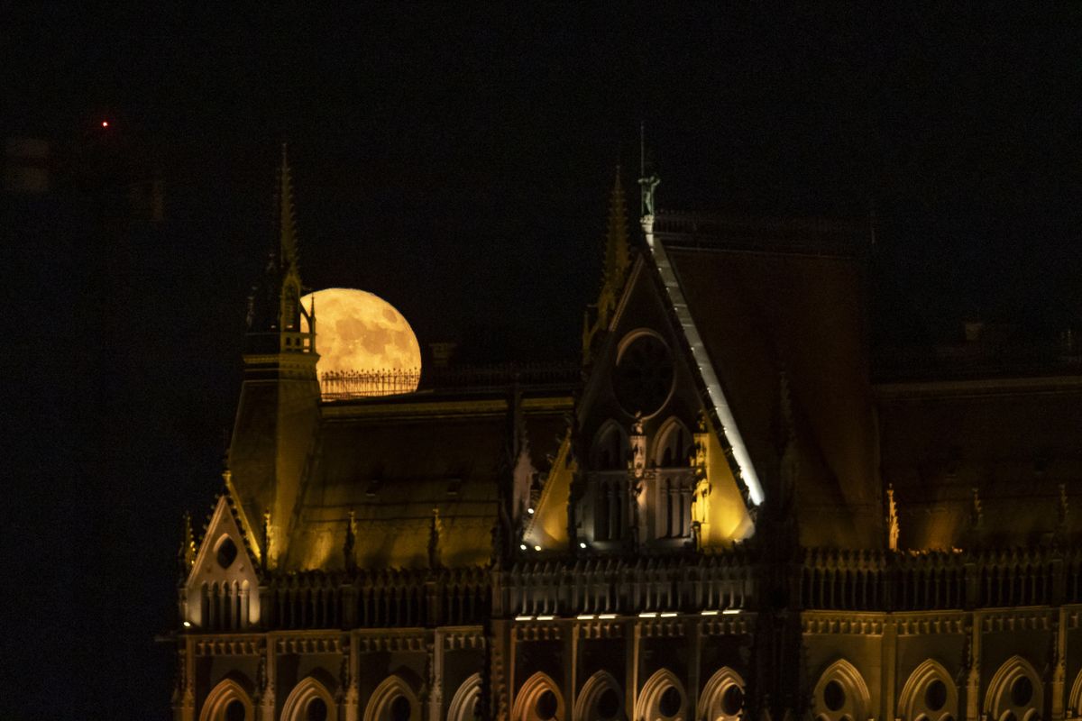 Budapesten is felbukkant a Strawberry Moon