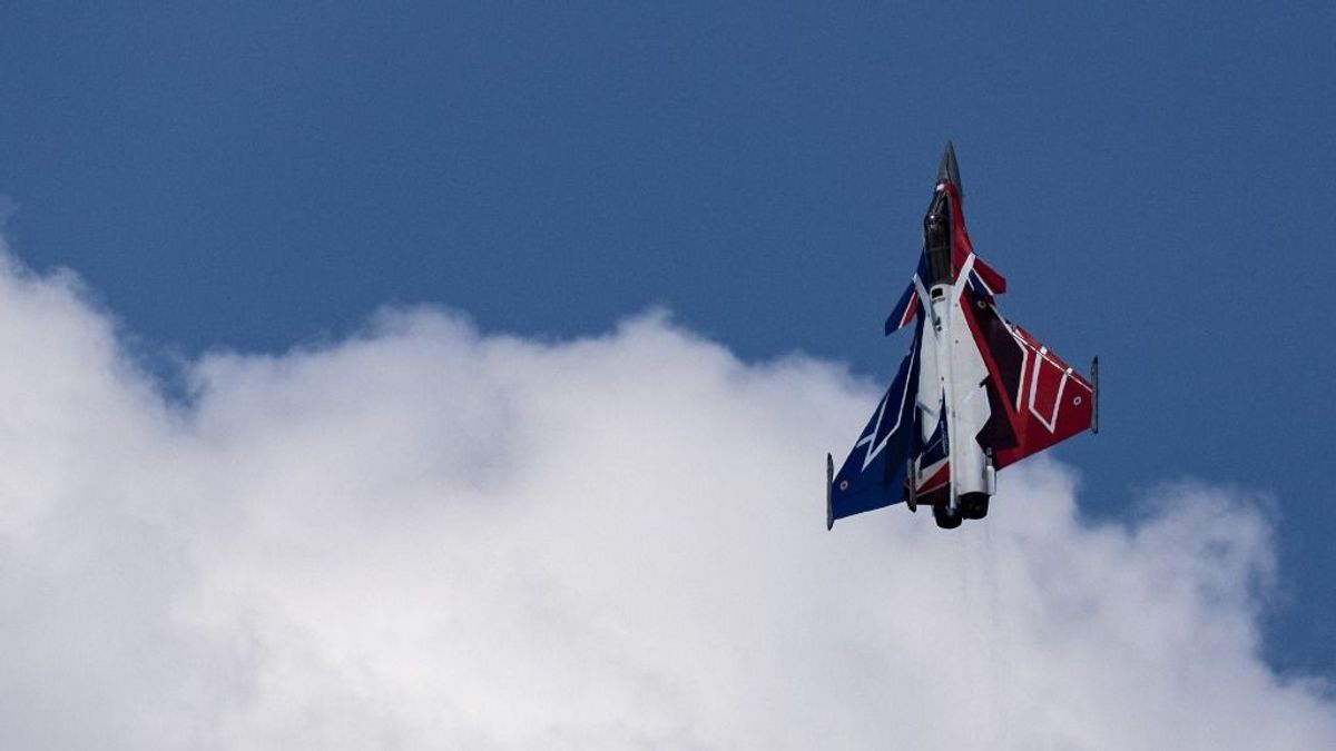 Így száguldott át az égbolton a Rafale vadászbombázó + videó