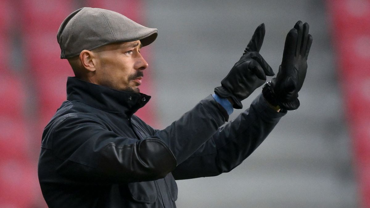 Nestor El Maestro vezetésével NB I-es maradt a Debrecen, de lehet, hogy így is távoznia kell a vezetőedzőnek