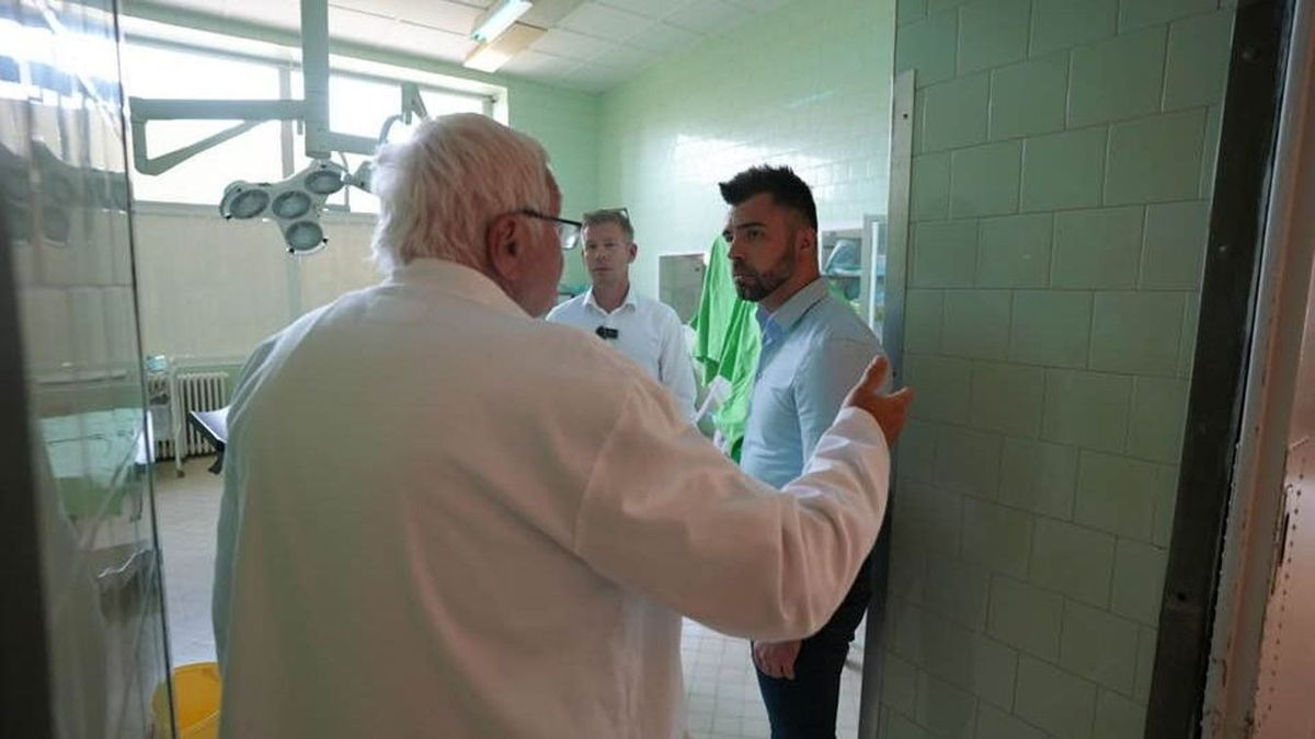 Magyar Péter és stábja minden írott és íratlan kórházi szabályt megsértett + videó