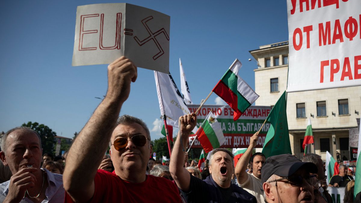 Bulgária parlamentjében verekedtek az euró miatt + videó