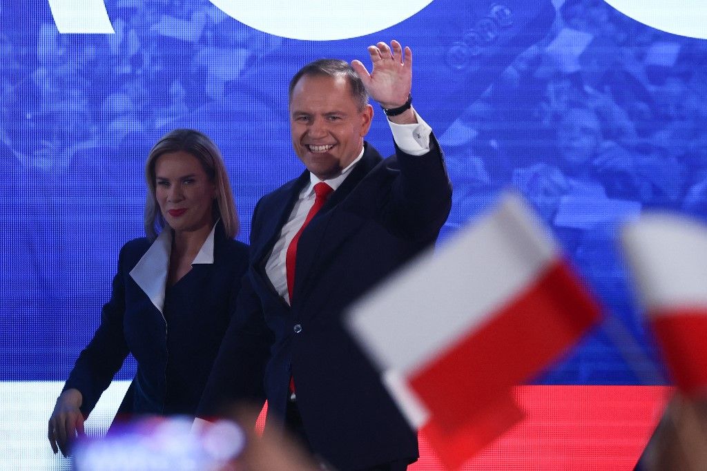 Marta Nawrocka és a Jog és Igazságosság párt által támogatott Karol Nawrocki lengyel elnökjelölt az elnökválasztás második fordulóját követő választási estén Varsóban, Lengyelországban (Fotó: AFP)