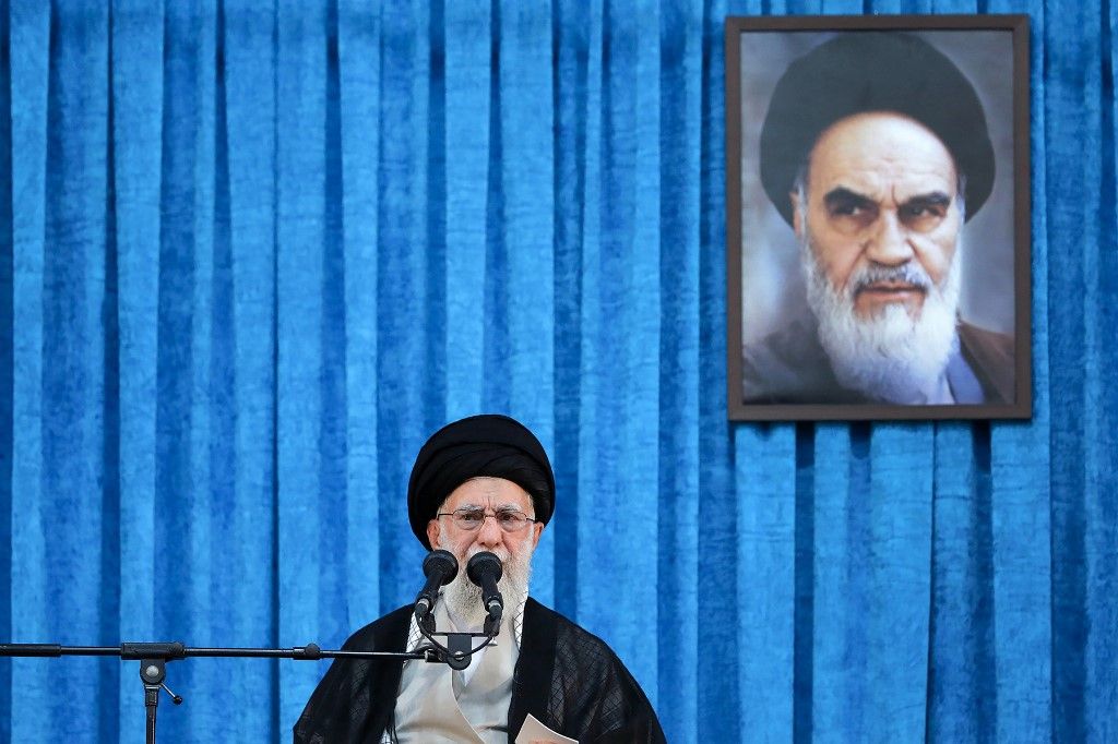 This handout picture provided by the Iranian supreme leader Ayatollah Ali Khamenei's office shows him speaking during a ceremony on the occasion of 36rd death anniversary of Ayatollah Ruhollah Khomeini (portrait), in Tehran on June 4, 2025. Khamenei said on June 4 a United States proposal for a nuclear deal was against the country's national interest amid a public standoff over Tehran's uranium enrichment. (Photo by KHAMENEI.IR / AFP) / === RESTRICTED TO EDITORIAL USE - MANDATORY CREDIT "AFP PHOTO / HO / KHAMENEI.IR" - NO MARKETING NO ADVERTISING CAMPAIGNS - DISTRIBUTED AS A SERVICE TO CLIENTS ===