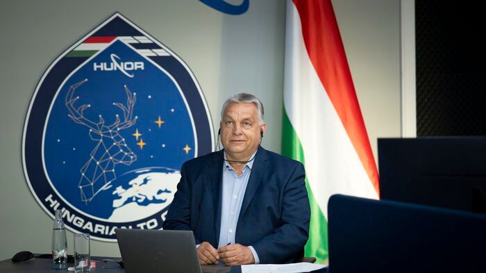 Orbán Viktor az Axiom-4 küldetésben részt vevő Kapu Tibor magyar űrhajóssal beszélgetett
