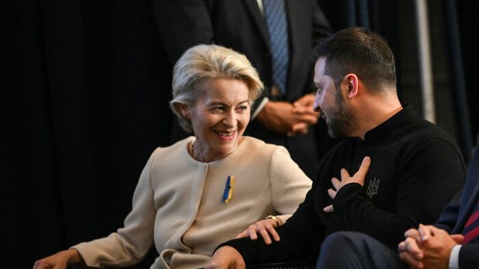 Ursula Von Der Leyen, az Európai Tanács elnöke és Volodiymir Zelenszkij, Ukrajna elnöke