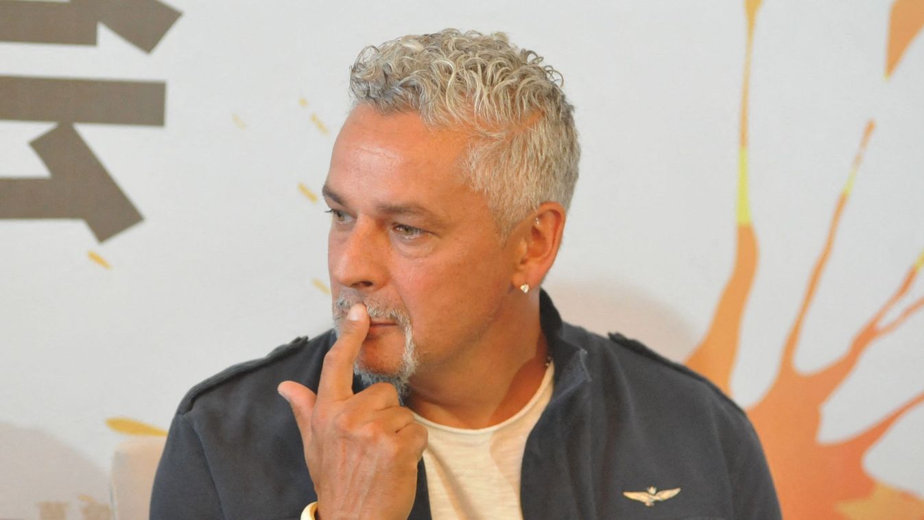 Roberto Baggio csendben szemléli, hogyan épül le az olasz ladarúgás