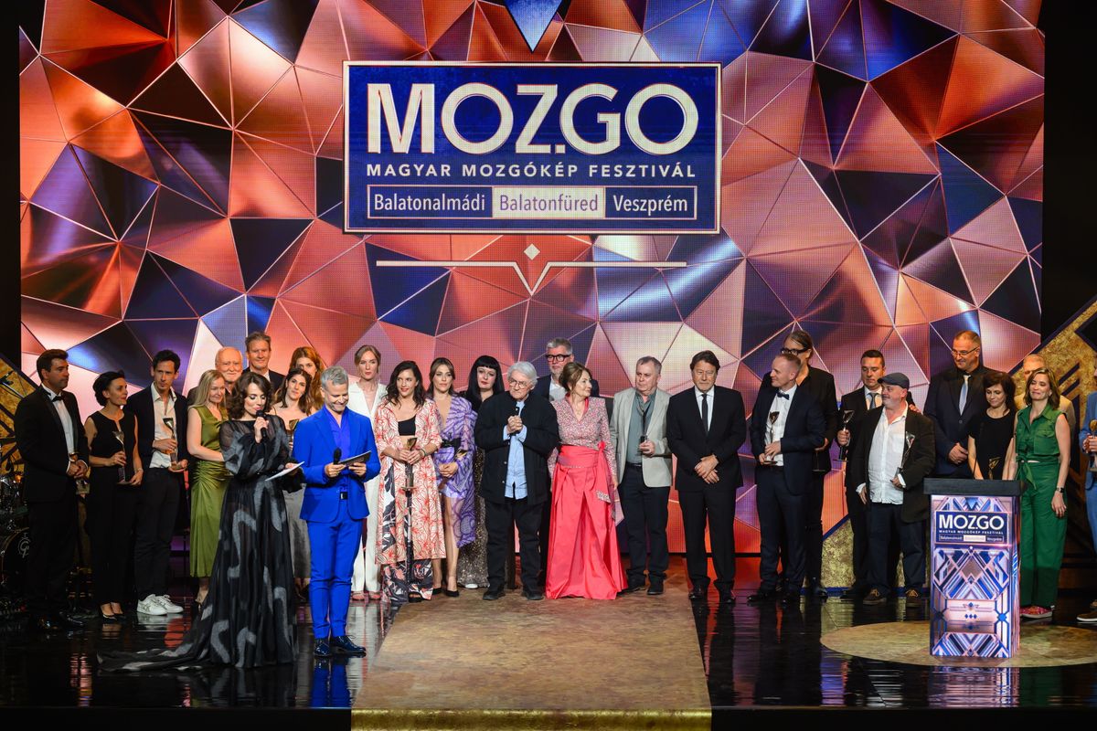 Balatonfüred, 2025. június 21.
A díjazottak a MOZ.GO - Magyar Mozgókép Fesztivál díjátadó gáláján a Balatonfüred Kongresszusi Központban 2025. június 21-én.
MTI/Vasvári Tamás