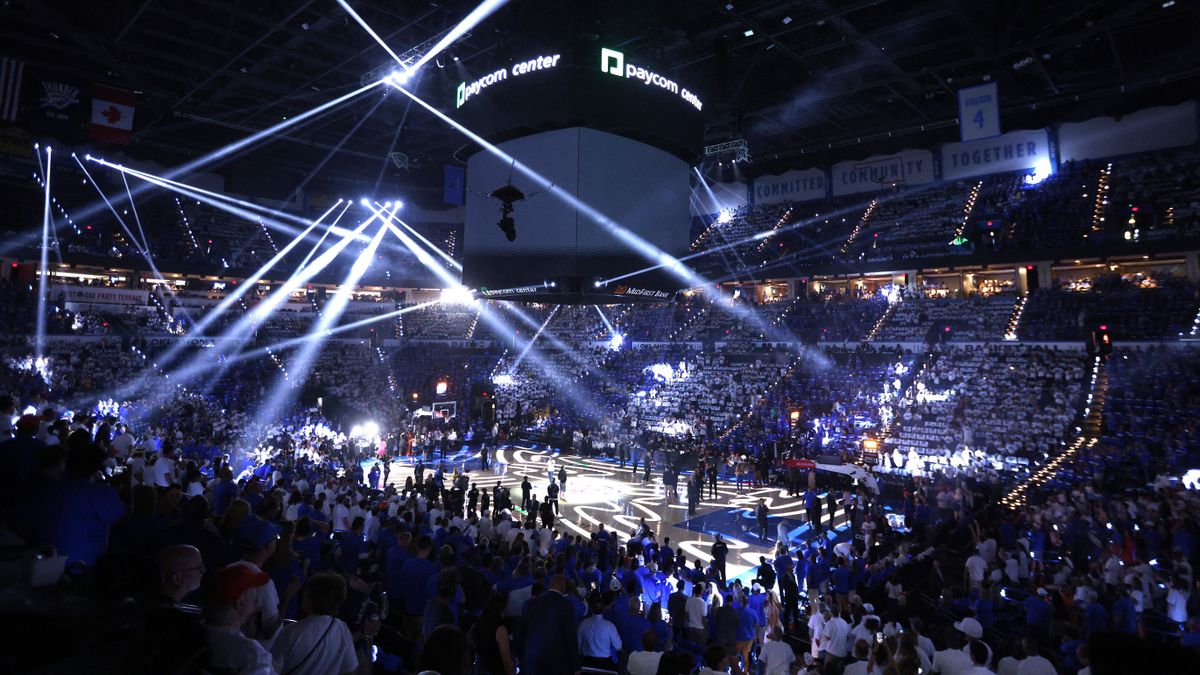 A Paycom Centerben fergeteges hangulatot teremtettek az Oklahoma City Thunder szurkolói az NBA-döntőben.