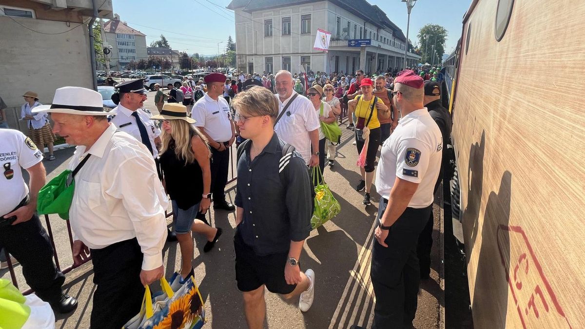 Magyar rendőrök segítettek a bajban Csíksomlyón
