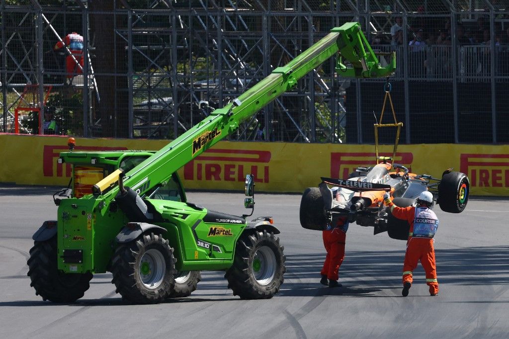 MONTREAL, QUEBEC - JUNE 15: Marshals remove the car of Lando Norris of Great Britain and McLaren from the circuit during the F1 Grand Prix of Canada at Circuit Gilles-Villeneuve on June 15, 2025 in Montreal, Quebec. Clive Rose/Getty Images/AFP (Photo by CLIVE ROSE / GETTY IMAGES NORTH AMERICA / Getty Images via AFP)