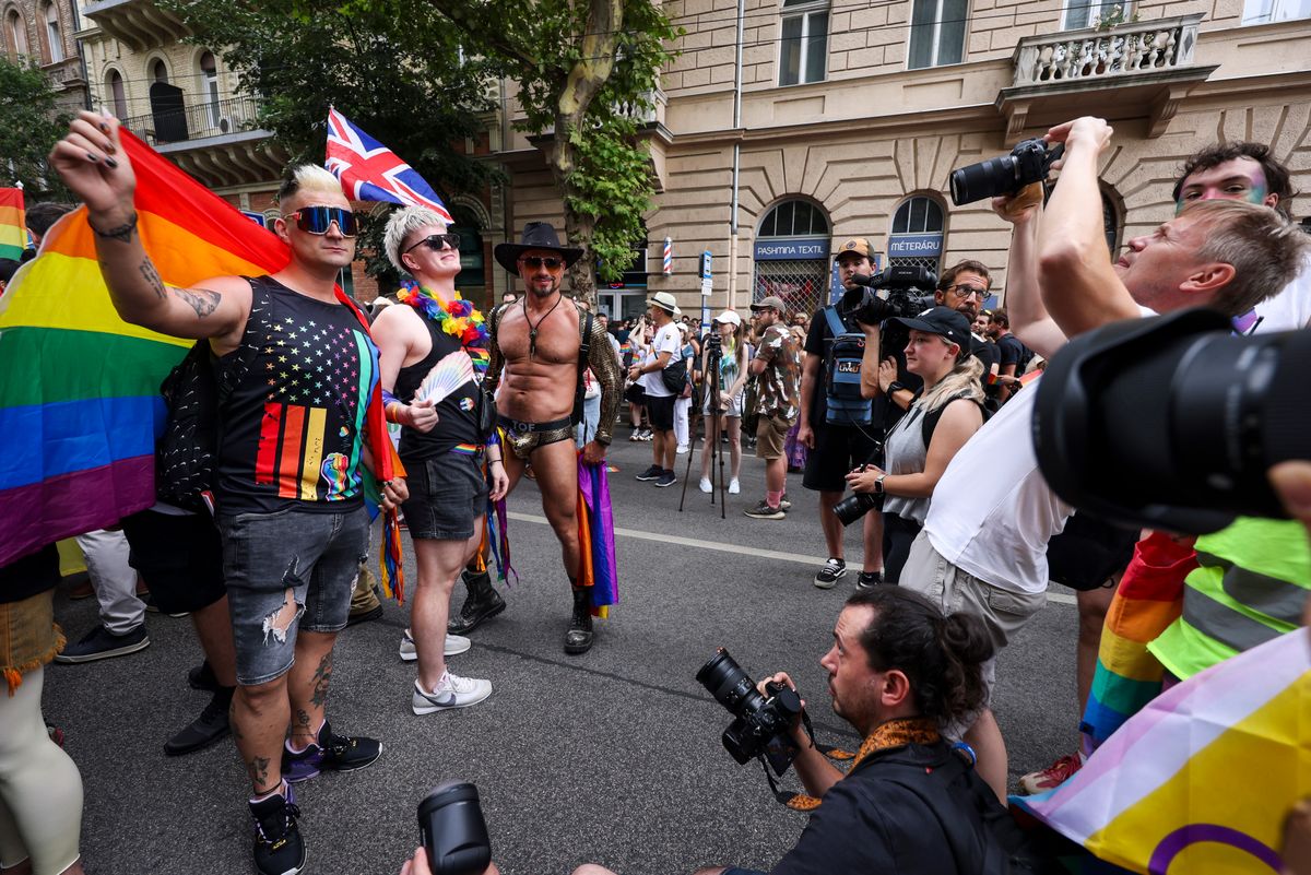 Budapest, 2024. június 22.
A 29. Budapest Pride résztvevői a belvárosban 2024. június 22-én.
MTI/Hegedüs Róbert