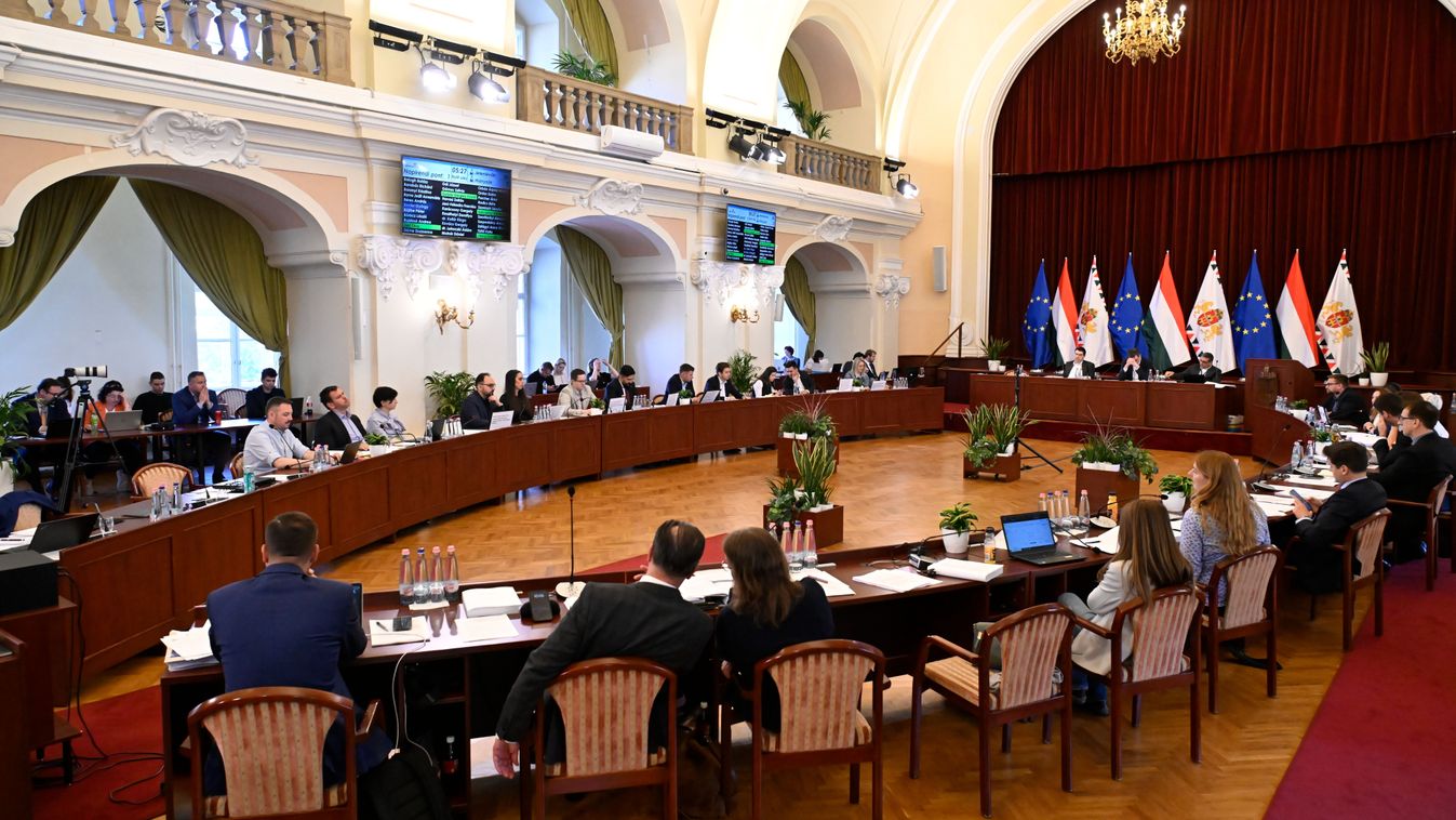 Budapest, 2025. április 30.
A Fővárosi Közgyűlés ülése a Városháza dísztermében 2025. április 30-án. Jobbról középen Karácsony Gergely főpolgármester (k), mellette Kiss Ambrus, a Főpolgármesteri Hivatal főigazgatója (b) és Számadó Tamás főjegyző (j).
MTI/