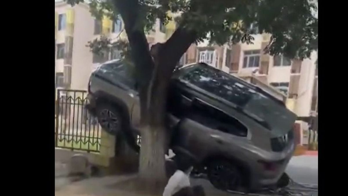 Vérfagyasztó gázolás; gyerekeket sodort el egy autó – videó