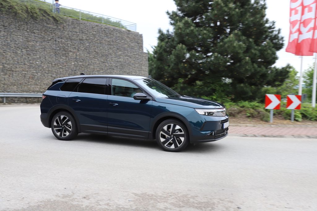 Opel Astra vs Grandland teszt