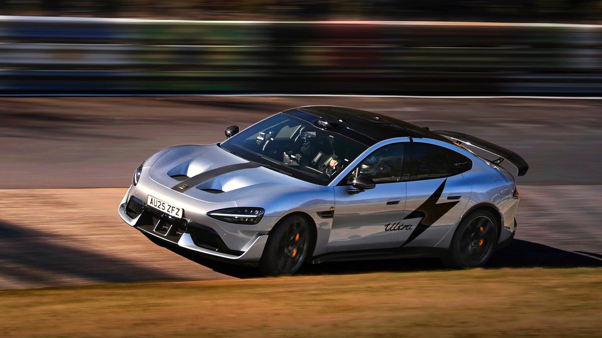 Megvédte a mundér becsületét a Xiaomi, a versenyprototípus után az utcai SU7-essel is Nürburgring-körrekordot ment